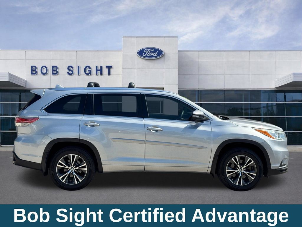 Used 2016 Toyota Highlander XLE w/ Protection Package #3 AWD/4WD image 4