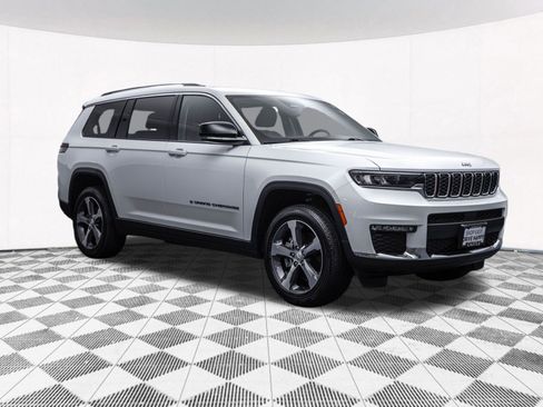 Used 2023 Jeep Grand Cherokee L Limited w/ Trailer Tow Group (B) AWD/4WD image 15