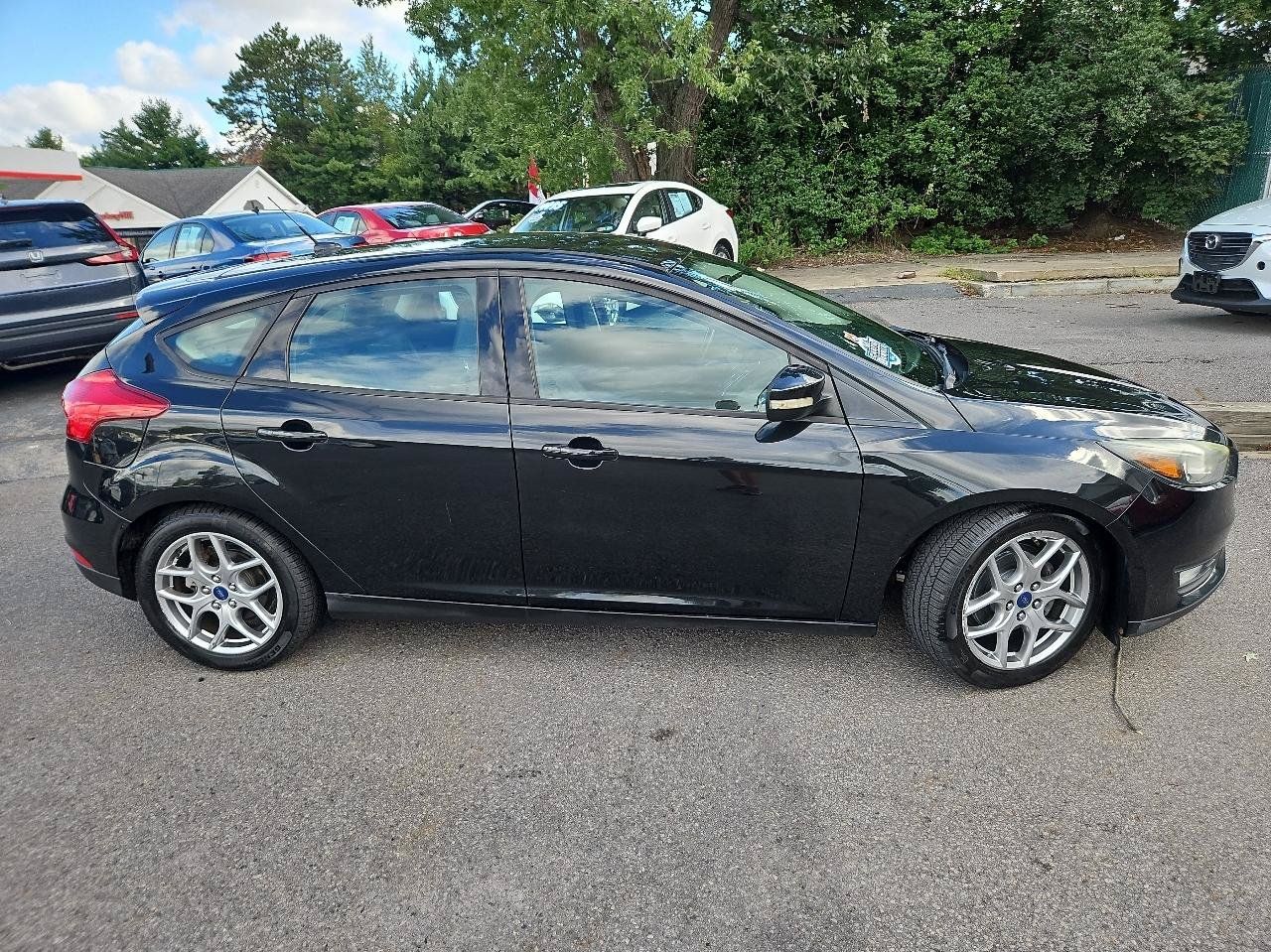 Used 2015 Ford Focus SE w/ Equipment Group 201A FWD image 2