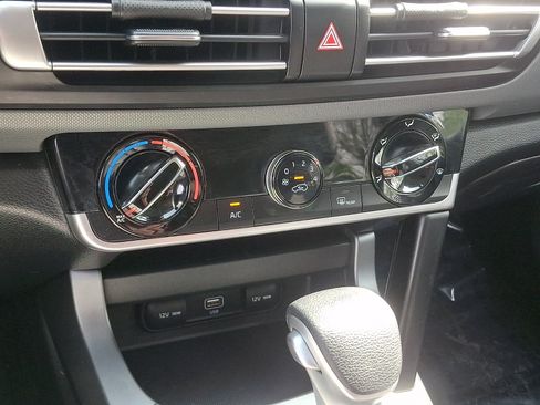 Used 2023 Kia Seltos LX AWD/4WD image 15