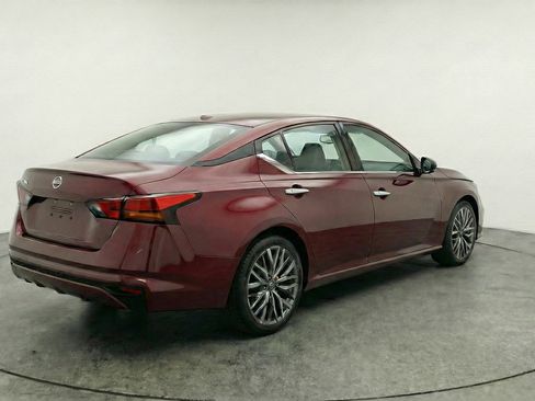 Used 2025 Nissan Altima 2.5 SV image 9