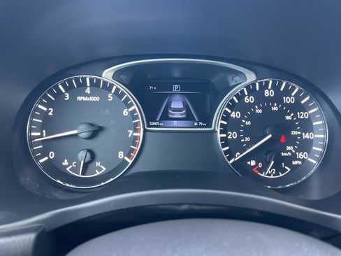 Used 2019 Nissan Pathfinder S image 11