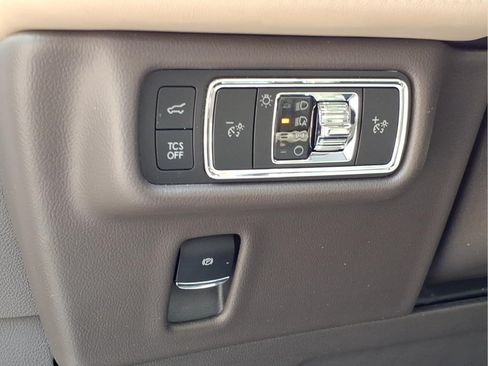 Used 2022 Lincoln Nautilus Reserve AWD/4WD image 19