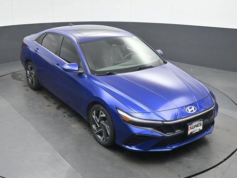 Used 2025 Hyundai Elantra SEL FWD image 32