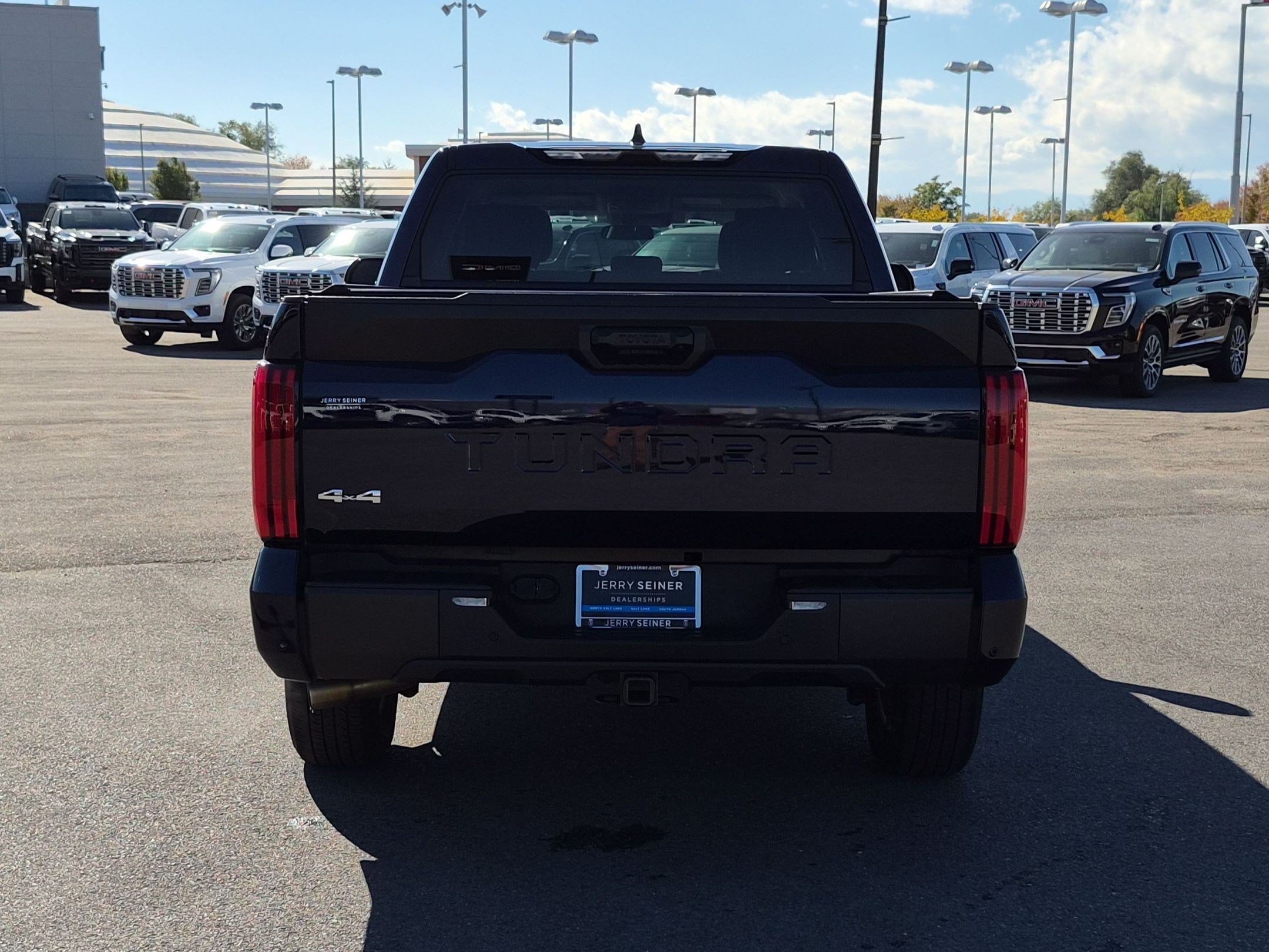 Used 2023 Toyota Tundra SR5 w/ SR5 Convenience Package AWD/4WD image 5