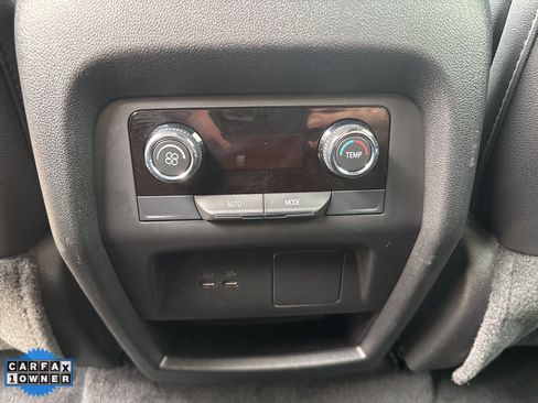 Used 2025 Chevrolet Traverse LT image 26