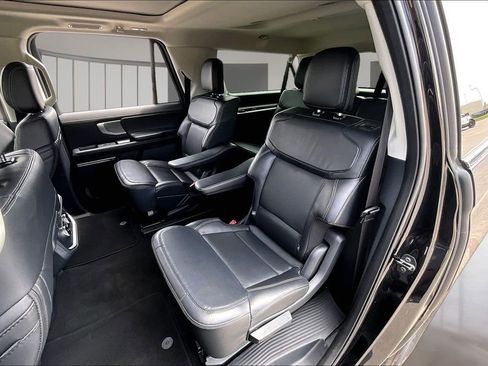 Used 2025 Ford Expedition Max Platinum AWD/4WD image 26