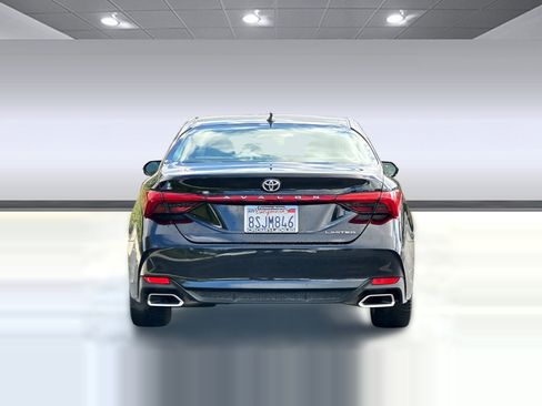 Used 2020 Toyota Avalon Limited image 9
