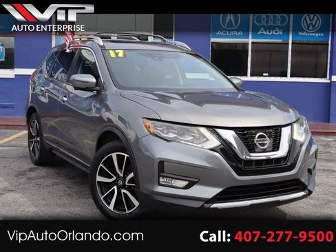 Used 2017 Nissan Rogue SL w/ SL Premium Package FWD image 1