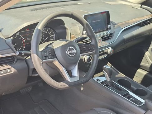 Used 2025 Nissan Altima 2.5 SV AWD/4WD image 15