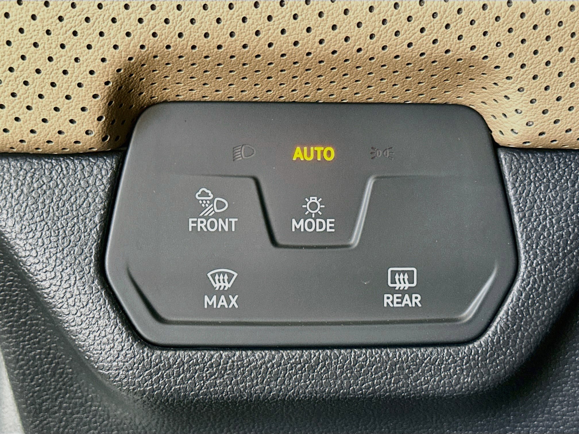 Used 2025 Volkswagen Atlas Cross Sport SE FWD image 17