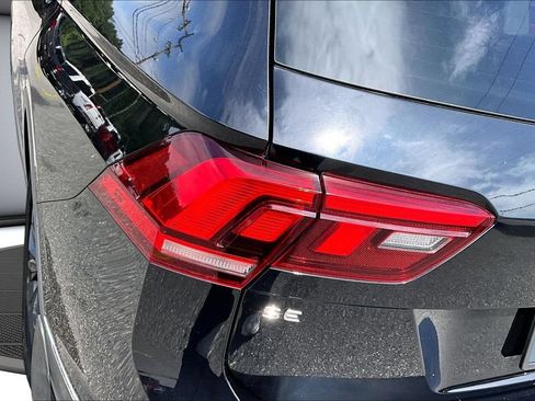 Used 2022 Volkswagen Tiguan SE AWD/4WD image 23