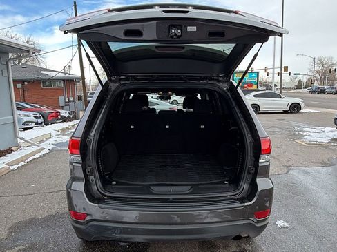 Used 2021 Jeep Grand Cherokee Laredo image 7