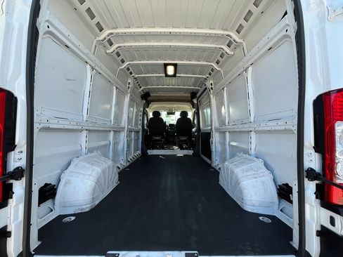 Used 2025 RAM ProMaster 2500 w/ Convenience Group FWD image 8