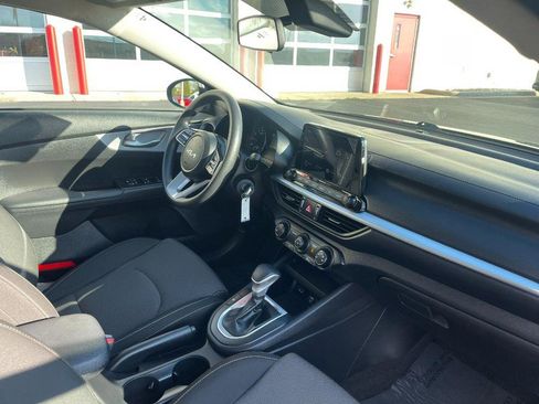 Used 2024 Kia Forte LXS w/ LXS Technology Package image 9