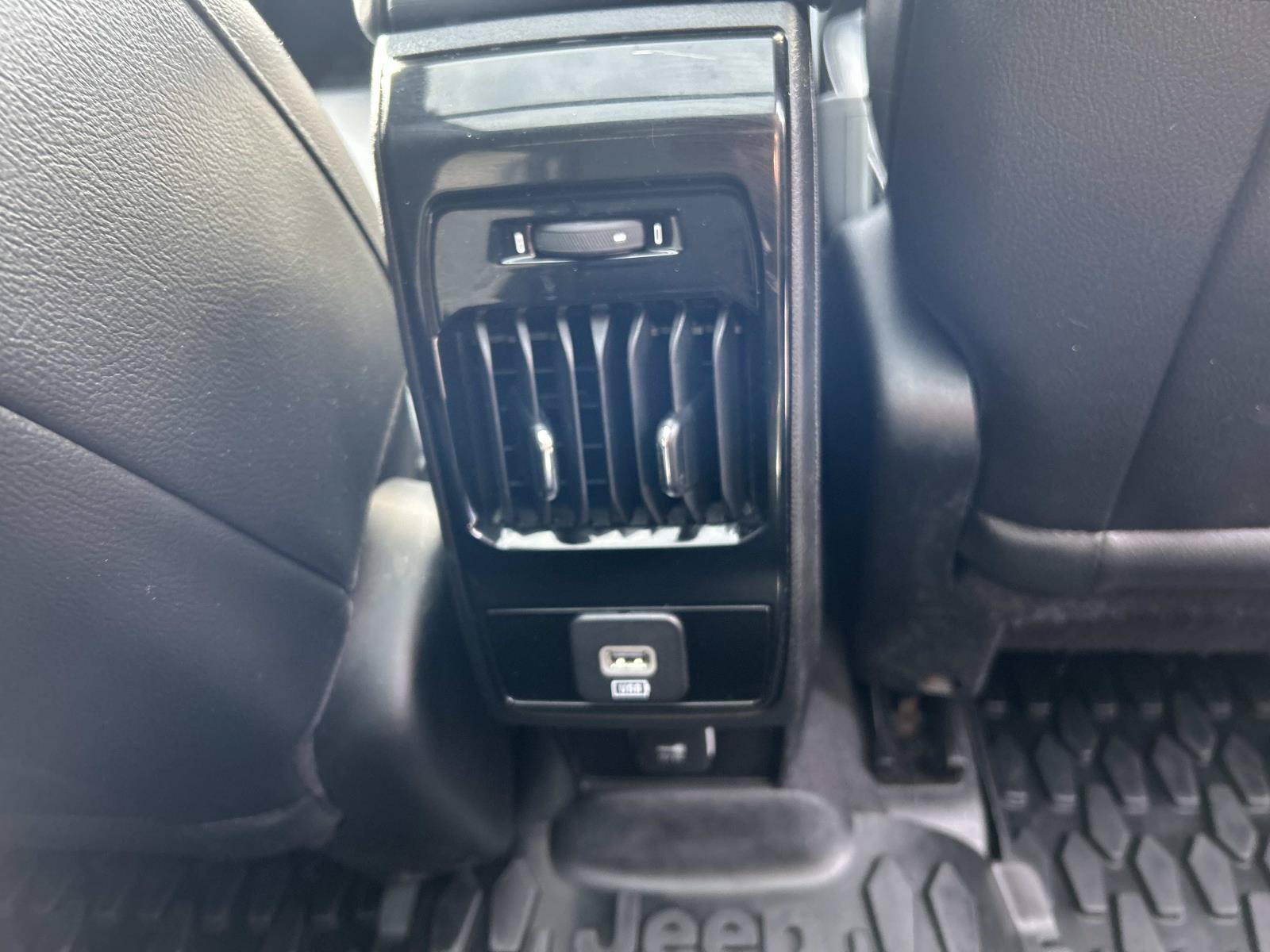 Used 2023 Jeep Compass Latitude w/ Sun and Sound Group AWD/4WD image 16