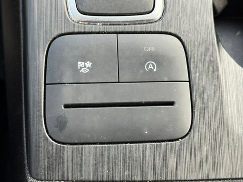 Certified 2023 Ford Escape Active AWD/4WD image 19