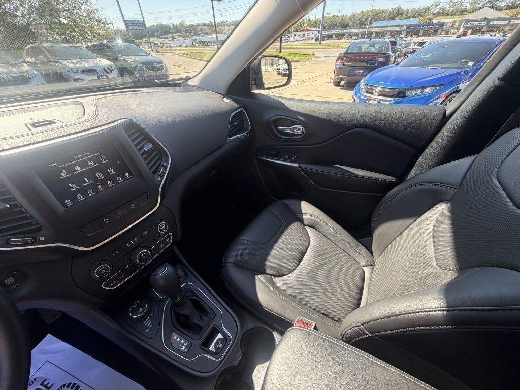 Used 2021 Jeep Cherokee Latitude Lux w/ Sun & Sound Group AWD/4WD image 17