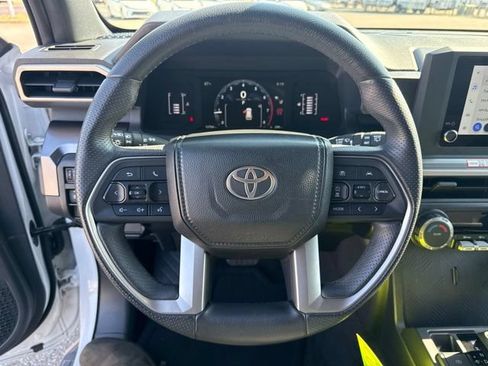 Used 2025 Toyota 4Runner SR5 AWD/4WD image 29