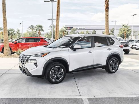 Used 2024 Nissan Rogue SV FWD image 4