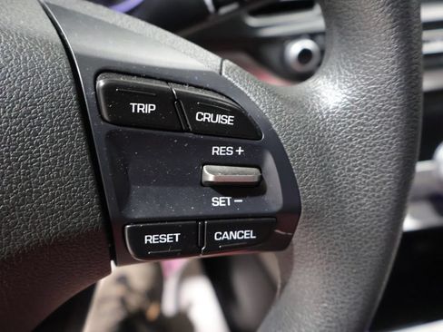 Used 2019 Hyundai Elantra SE FWD image 32