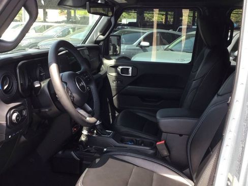 Used 2024 Jeep Wrangler Unlimited Rubicon 4xe AWD/4WD image 5