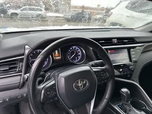 Used 2020 Toyota Camry SE image 5