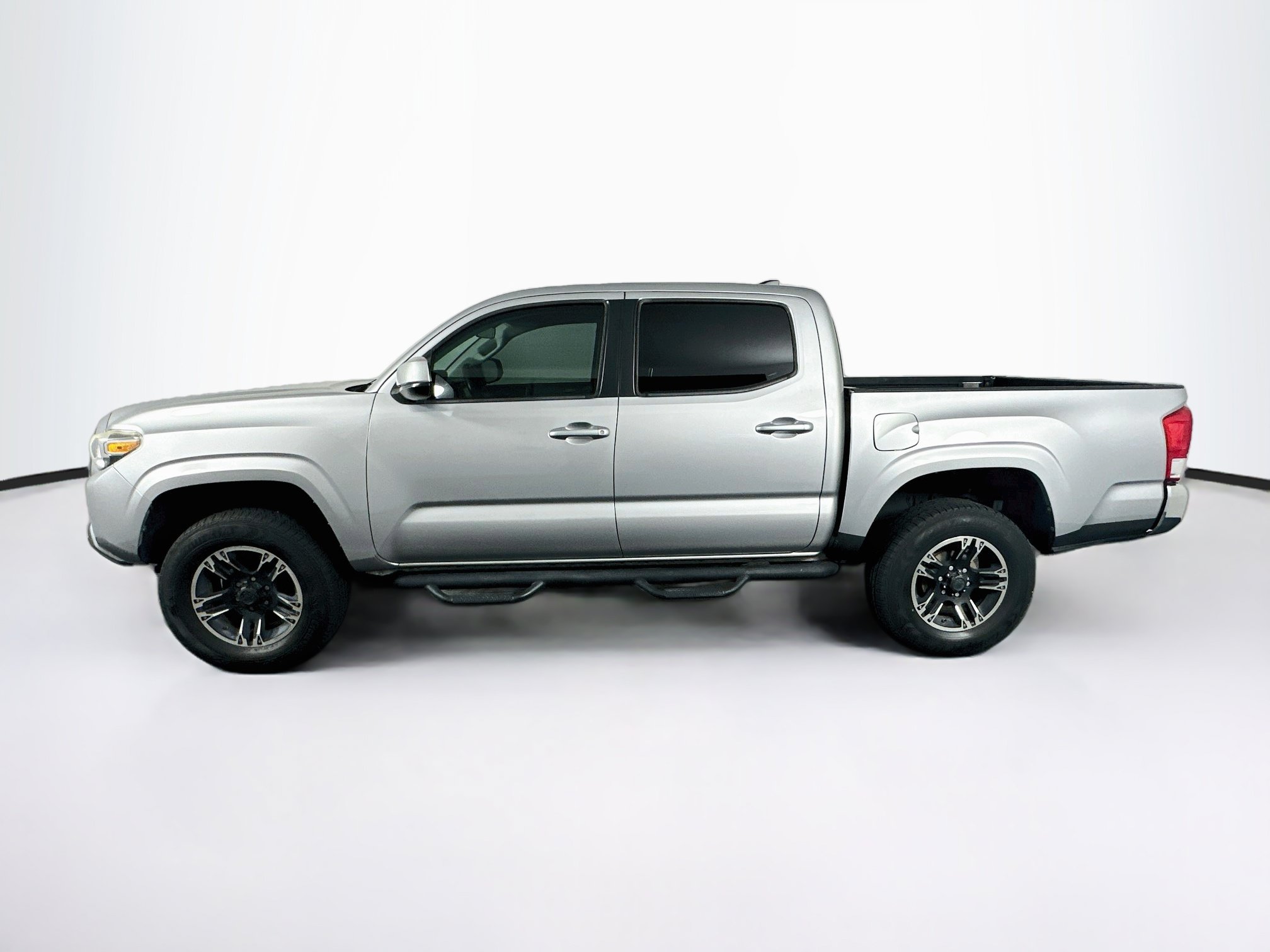 Used 2016 Toyota Tacoma SR5 w/ Towing Package RWD image 4