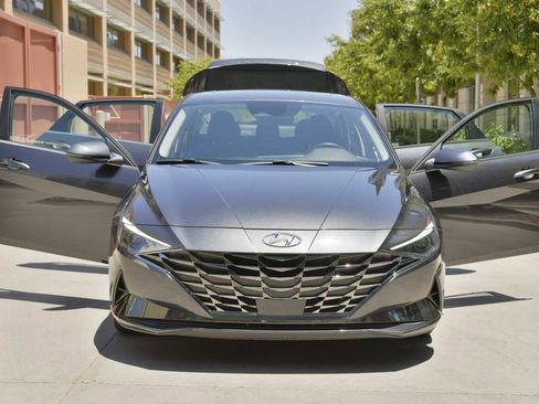 Used 2021 Hyundai Elantra SEL w/ Convenience + Premium Package image 9