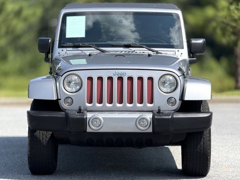 Used 2016 Jeep Wrangler Unlimited Sahara image 2