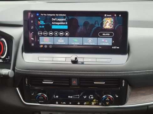 Used 2025 Nissan Rogue Platinum image 22