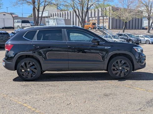 Used 2024 Volkswagen Taos SE image 4