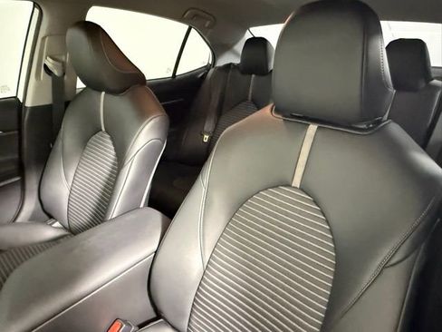 Used 2022 Toyota Camry SE image 31