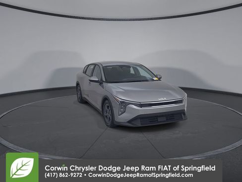 Used 2025 Kia K4 FWD image 3