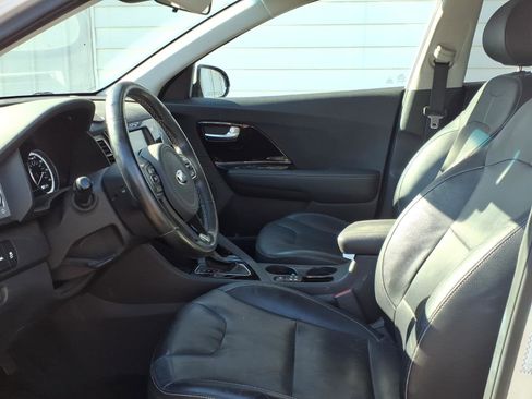 Used 2017 Kia Niro Touring w/ Advanced Technology Package image 8