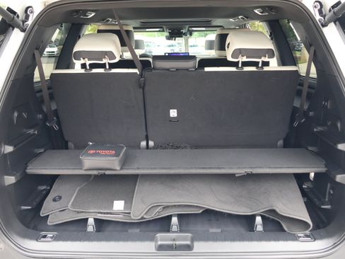 Used 2025 Toyota Sequoia Capstone w/ Tow Technology Package AWD/4WD image 38