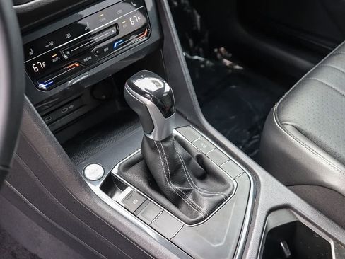 Used 2022 Volkswagen Tiguan SE image 25