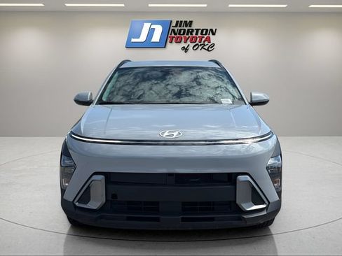 Used 2025 Hyundai Kona SEL FWD image 2