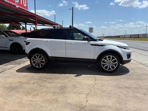 Used 2017 Land Rover Range Rover Evoque SE AWD/4WD image 10