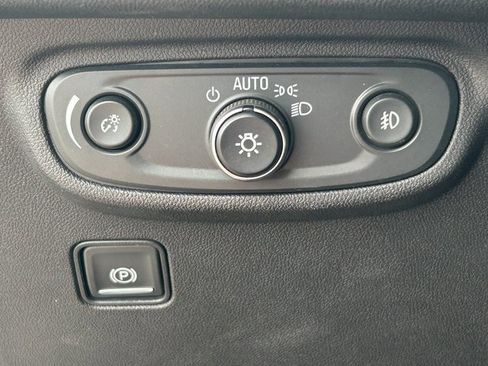 Used 2024 GMC Terrain SLT image 24