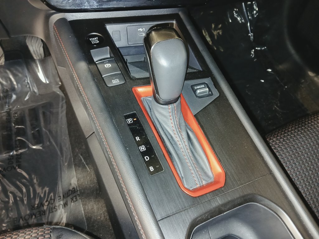 Used 2025 Nissan Kicks SR FWD image 18