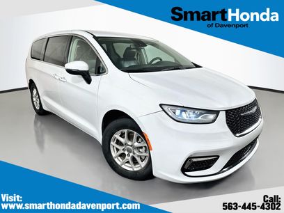 Used 2023 Chrysler Pacifica Touring-L