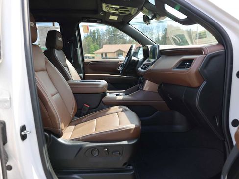 Used 2023 Chevrolet Tahoe High Country w/ Premium Package AWD/4WD image 9