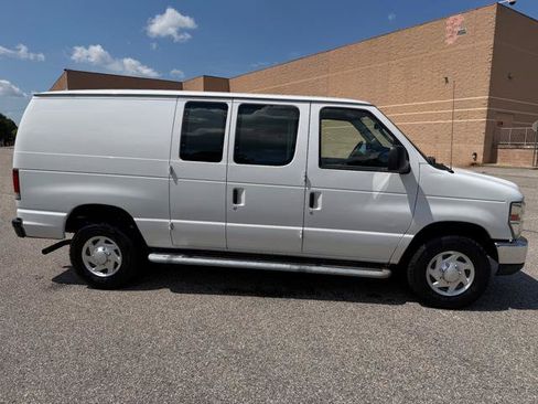 Used 2013 Ford E-250 and Econoline 250 w/ PWR Group RWD image 36