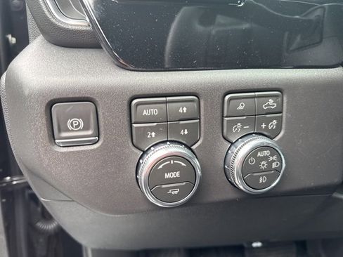 New 2026 GMC Sierra 1500 SLT image 3