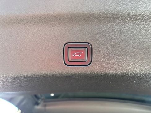 Used 2022 Chevrolet Tahoe Z71 w/ Luxury Package image 34