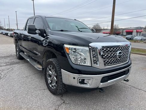 Used 2017 Nissan Titan SV image 2