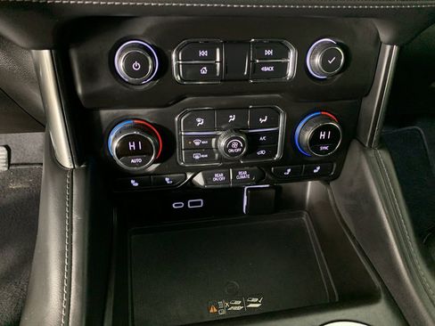 Used 2021 Chevrolet Tahoe LT w/ Luxury Package image 25