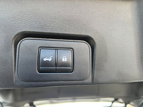 Used 2024 Nissan Rogue SV image 7