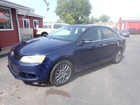 Used 2013 Volkswagen Jetta SE FWD image 3
